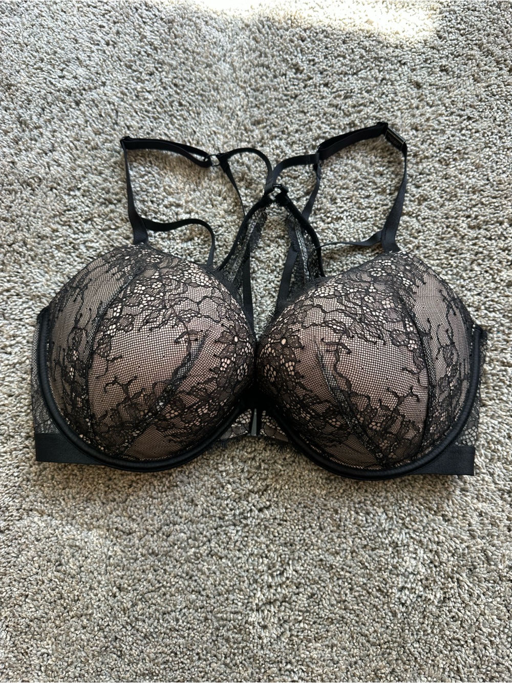 36DD lightly lined VS bra NWT, sparkly and convertible straps.